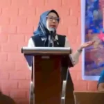 Anggota DPRD Makassar Hj Rezki saat sosialisasi Perda Retribusi Pelayanan Persampahan/Kebersihan di Hotel Santika Makassa