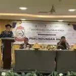 Suasana sosialisasi Perda 5/2018 di Hotel Karebosi Premier, Ruslan Lallo didampingi narasumber La Heru dan Arifuddin Lewa.
