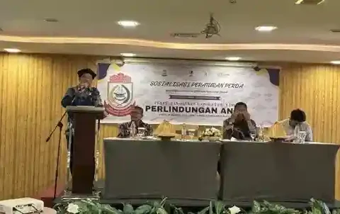 Suasana sosialisasi Perda 5/2018 di Hotel Karebosi Premier, Ruslan Lallo didampingi narasumber La Heru dan Arifuddin Lewa.