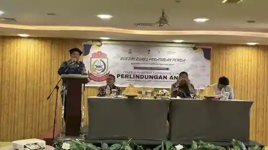 Suasana sosialisasi Perda 5/2018 di Hotel Karebosi Premier, Ruslan Lallo didampingi narasumber La Heru dan Arifuddin Lewa.