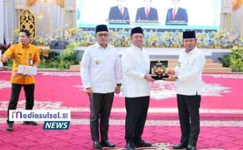 Menteri ATR/BPN Nusron Wahid memimpin Rakor bersama kepala daerah se-Kalimantan Timur di Pendopo Odah Etam, Samarinda Menteri ATR/BPN Nusron Wahid memimpin Rakor bersama kepala daerah se-Kalimantan Timur di Pendopo Odah Etam, Samarinda