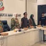 Sekretaris Dinas Pertanahan Kota Makassar, Dr. Daniati, S.STP., M.H., memimpin Rapat Penyerahan Hasil Tim Appraisal di Kantor Dinas Pertanahan, Jumat (13/9/2025)
