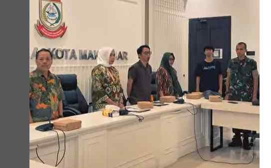 Sekretaris Dinas Pertanahan Kota Makassar, Dr. Daniati, S.STP., M.H., memimpin Rapat Penyerahan Hasil Tim Appraisal di Kantor Dinas Pertanahan, Jumat (13/9/2025)