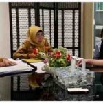 Kepala Dinas Pertanahan Kota Makassar, Dra. Hj. Sri Sulsilawati, M.Si, memimpin rapat klarifikasi kepemilikan tanah di Kantor Dinas Pertanahan, Senin (29/9/2025).