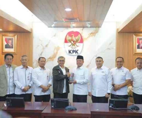 Nusron Wahid temui pimpinan KPK bahas pembenahan proses bisnis layanan pertanahan: syarat jelas, waktu pasti, biaya transparan, dan cegah pungli. Nusron Wahid temui pimpinan KPK bahas pembenahan proses bisnis layanan pertanahan: syarat jelas, waktu pasti, biaya transparan, dan cegah pungli.