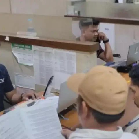Oknum guru PPPK IPT diperiksa Unit PPA Polrestabes Makassar didampingi kuasa hukum.