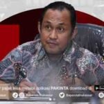 Kepala Sub Bidang Koordinasi, Perencanaan, dan Regulasi BAPENDA Makassar, Ansar, memimpin rapat tindak lanjut OP4D di Ruang Rapat Lt. 2.