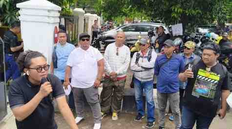 etua Aliansi Masyarakat Bugis Makassar Bersatu, Mukram, menyerukan sikap tegas membela H. Jusuf Kalla dalam kasus sengketa lahan Tanjung Bunga, Makassar.