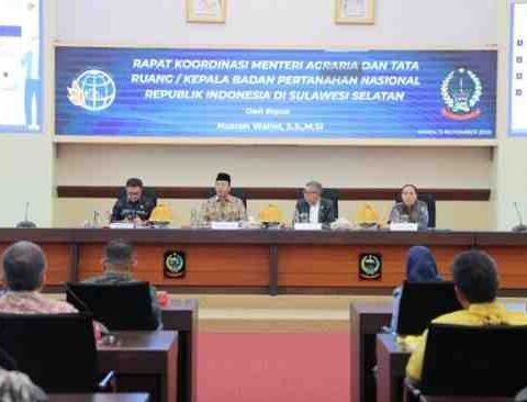 “Menteri ATR/BPN Nusron Wahid saat memimpin Rakor pertanahan dan tata ruang bersama kepala daerah se-Sulsel. (Dok. Ist)