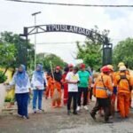 ASN hingga Pjs RT/RW Mamajang Kompak Ikut Jumat Bersih di TPU Islam Dadi