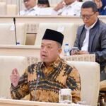 Menteri ATR/BPN Nusron Wahid saat memaparkan capaian kinerja penanganan sengketa tanah dalam RDP bersama Komisi II DPR RI di Gedung Nusantara II, Jakarta, Senin (24/11/2025).