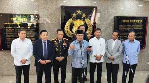 Komisi Percepatan Reformasi Kepolisian menggelar rapat perdana di Mabes Polri, Jakarta, Senin (10/11/2025). Foto: ISTIMEWA komisireformasipolri 1