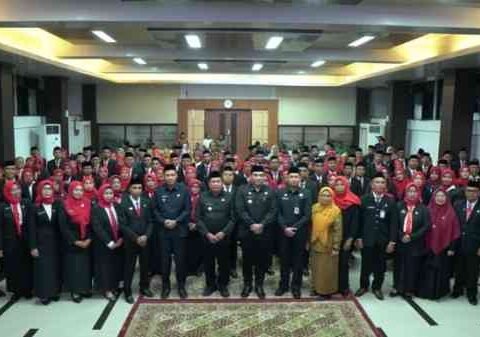 138 Kepala Sekolah (19 Kepala SMP dan 119 Kepala SD) serta 6 pejabat fungsional resmi dilantik oleh Bupati Takalar Ir. H. Mohammad Firdaus Daeng Manye,.MM di Ruang Pola Kantor Bupati Takalar, pada Selasa (09/12/2025) malam./IST 1765338586 175a9ec9fb4de9f9c77d 2