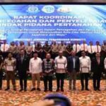 Rakor Tindak Pidana Pertanahan, Nusron Sematkan Pin Emas ke 74 Pendukung Penegakan Hukum