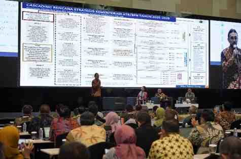 Direktur Jenderal (Dirjen) Penanganan Sengketa dan Konflik Pertanahan (PSKP) Kementerian Agraria dan Tata Ruang/Badan Pertanahan Nasional (ATR/BPN), Iljas Tedjo Prijono, menyebut penanganan konflik pertanahan di Indonesia memerlukan pendekatan khusus yang terkoordinasi. Kompleksitas kasus pertanahan yang terjadi menuntut kerja lintas lembaga agar hasilnya benar-benar efektif. WhatsAppImage2025 12 09at08.20.45