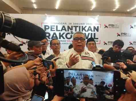 Ketua Harian DPP PSI, Ahmad Ali, saat diwawancarai wartawan usai pelantikan pengurus PSI se-Sulselbar di Hotel Claro Makassar, Rabu (28/1/2026). 1000514408 2048x1536 1