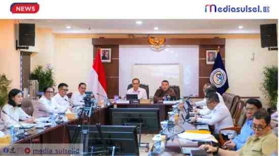 JAKARTA – Wamen ATR/Waka BPN Ossy Dermawan saat rapat koordinasi bersama Kementerian Transmigrasi membahas penyelesaian lahan TSM SP4 Gambut Jaya, Muaro Jambi, Rabu (31/12/2025). (Dok. ATR/BPN) SalinandariBiruKuningModernReviewGadgetYoutubeThumbnail 4