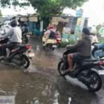 Genangan Air Tutupi Jalan Perjanjian Bongaya, Kecamatan Tamalate, Pengendara Ambil Jalur Kiri, Macet Tak Terhindarkan