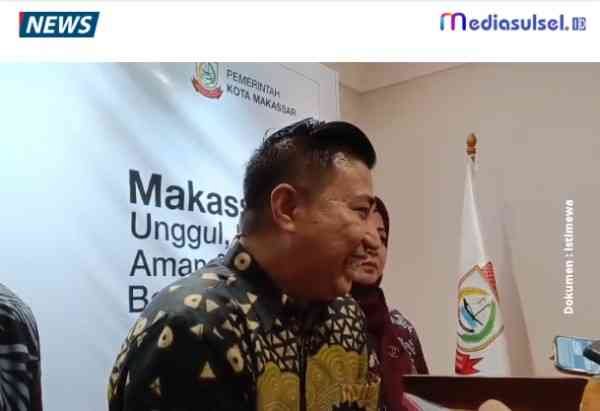 Direktur PD Terminal Makassar Elber Makbul Amin saat memberikan keterangan kepada wartawan seusai audiensi bersama Wali Kota Makassar Munafri Arifuddin di Balai Kota Makassar, Kamis (22/1/2026). Audiensi tersebut membahas kesiapan Terminal Malengkeri sebagai lokasi relokasi sementara pedagang kaki lima (PK5) kawasan Kalimbu, termasuk pembenahan genangan air di area terminal. Screenshot2026 01 2217151