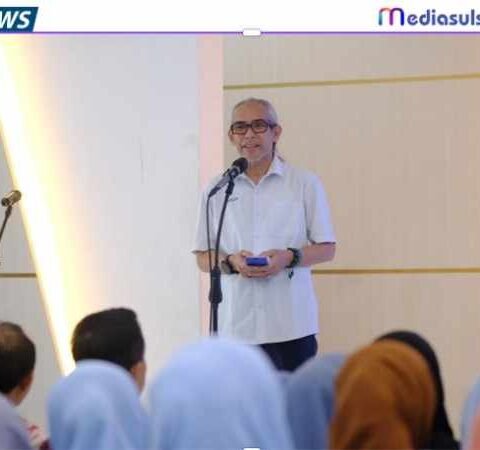 RAKOR LACAK—Ketua Lacak Centre Kaharuddin Moedji memaparkan langkah percepatan pendataan warga miskin ekstrem pada Rakor LACAK di Baruga Tinggi Mae, Kamis (15/1/2026). Screenshot2026 01 2309514