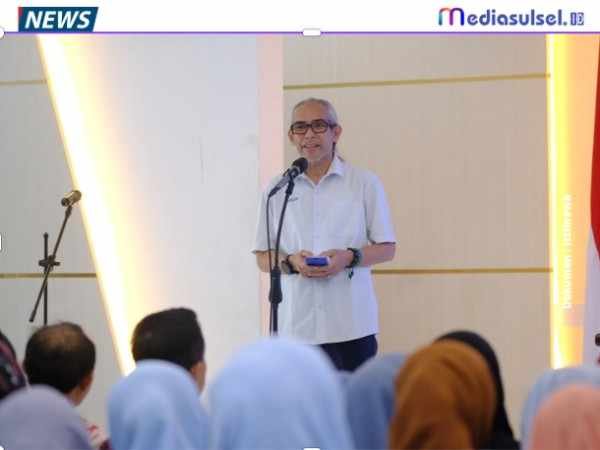 RAKOR LACAK—Ketua Lacak Centre Kaharuddin Moedji memaparkan langkah percepatan pendataan warga miskin ekstrem pada Rakor LACAK di Baruga Tinggi Mae, Kamis (15/1/2026). Screenshot2026 01 2309514