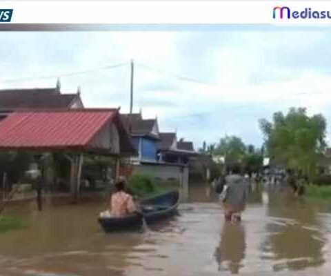 Banjir merendam Dusun Kampala, Desa Bontomatene, Kecamatan Marusu, Kabupaten Maros, usai hujan berintensitas tinggi mengguyur wilayah tersebut, Minggu (22/2/2026).