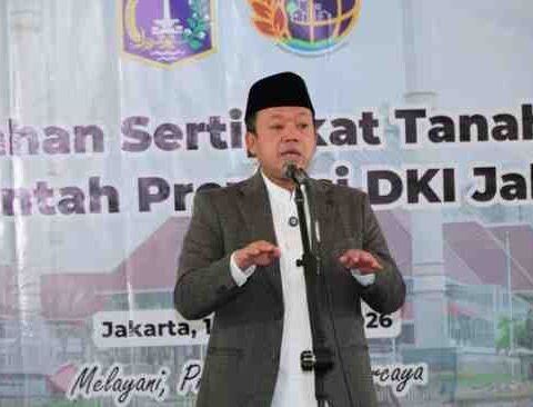 Menteri Nusron Serahkan Ribuan Sertipikat, Aset DKI Rp102 Triliun Kini Aman WhatsAppImage2026 02 13at15.40.55