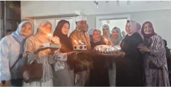 Foto bersama usai kegiatan buka puasa bersama dan perayaan ulang tahun ke-53 H. Asri yang digelar PT Sukses Mandiri di Kelurahan Buloa, Kecamatan Tallo, Kota Makassar, Selasa (25/2/2026).