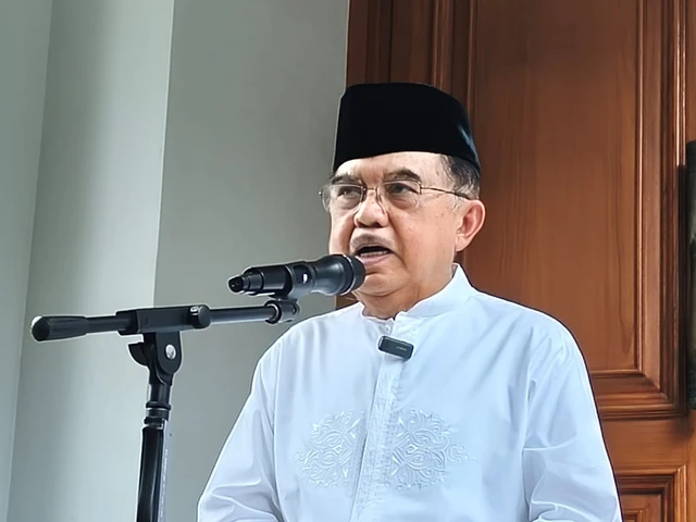 Wakil Presiden ke-10 dan ke-12 RI, Jusuf Kalla, saat ditemui di kediamannya di Jalan Brawijaya, Jakarta Selatan, Minggu (1/3). Dok. Kumparan/Zamachsyari
