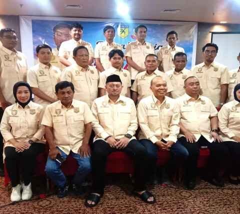 Pengurus Federasi Olahraga Karate-Do Indonesia (FORKI) Kota Makassar berfoto bersama usai Rapat Kerja yang dirangkaikan dengan buka puasa bersama di Hotel Horison Ultima, Jalan Jenderal Sudirman, Makassar, Senin (16/3/2026). Kegiatan tersebut membahas program kerja kepengurusan FORKI Makassar periode 2025–2029, termasuk pembinaan atlet dan persiapan menghadapi Porprov Sulsel 2026.