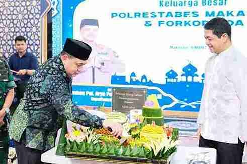 Wali Kota Makassar Munafri Arifuddin menghadiri buka puasa bersama keluarga besar Polrestabes Makassar di Aula Mappaodang, Minggu (7/3/2026).