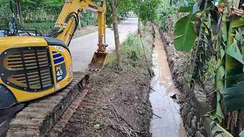 Atasi Banjir Antang, Wali Kota Makassar Munafri Arifuddin Turunkan Alat Berat di Blok 8 dan Blok 10