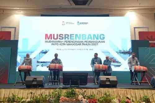 Gubernur Sulawesi Selatan, Andi Sudirman Sulaiman, memberikan sejumlah catatan penting kepada Pemerintah Kota Makassar dalam forum Musyawarah Perencanaan Pembangunan (Musrenbang) RKPD Kota Makassar Tahun 2027.