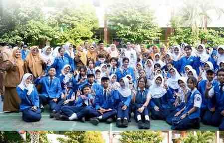 Hari Pertama Sekolah Pasca Lebaran: Kadis Pendidikan Makassar dampingi Kepala BBPMP Sulsel mengikuti Pelaksanaan Upacara Bersama Guru dan Siswa UPT SPF SMP Negeri 3 Makassar Hari Pertama Sekolah Pasca Lebaran: Kadis Pendidikan Makassar dampingi Kepala BBPMP Sulsel mengikuti Pelaksanaan Upacara Bersama Guru dan Siswa UPT SPF SMP Negeri 3 Makassar