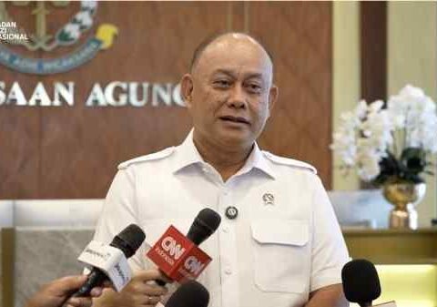 Foto: Kepala BGN, Dadan Hindayana saat menyampaikan pemaparan Konferensi Pers terkait bersama Kejaksaan Agung berkomitmen penuh untuk menjaga transparansi dan akuntabilitas Program Makan Bergizi Gratis (MBG) di seluruh penjuru Indonesia di Kejaksaan Agung, Jakarta, Selasa (17/3/2026). (Tangkapan Layar Youtube/ Badan Gizi Nasional Republik Indonesia)