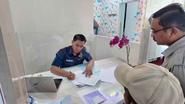 Warga mengurus sertifikat tanah secara mandiri di Kantor Pertanahan WhatsAppImage2026 04 07at20.00.02
