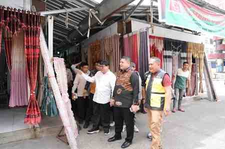 Wali Kota Makassar Munafri Arifuddin meninjau langsung kondisi New Makassar Mall atau Pasar Sentral, Kamis (9/4/2026), untuk menyiapkan konsep revitalisasi kawasan sebagai pusat ekonomi rakyat modern di Kota Makassar.