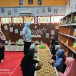 Resmikan Perpustakaan, Kadis Pendidikan Tekankan Budaya “Berbahasa Buku” di UPT SD Galangan Kapal 4