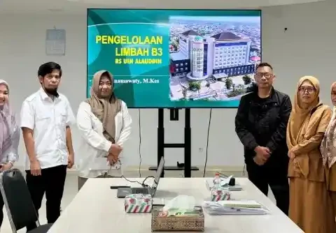 DLHMakassarPantauPengelolaanLimbahB3RSUINAlauddin 1024x570 1
