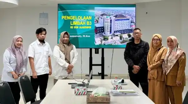 DLHMakassarPantauPengelolaanLimbahB3RSUINAlauddin 1024x570 1