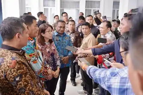 Staf Ahli Bidang Partisipasi Masyarakat dan Pemerintah Daerah Kementerian ATR/BPN, Andi Tenri Abeng, saat menghadiri Rakor Optimalisasi Kerja Sama ATR/BPN, KPK, dan Pemda se-Sulut di Wisma Negara Sulut, Selasa (12/5/2026). WhatsAppImage2026 05 14at12.46.38