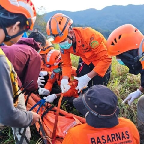 Petir Sambar 5 Pendaki di Gunung Monrolo: Satu Tewas, Empat Selamat