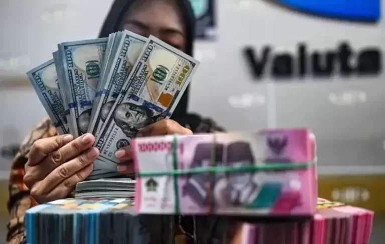 Rupiah Melemah 69 Poin ke Rp17.483, Emas Antam Justru Melonjak Rp40.000 per Gram 7 rupiah melemah 69 poin ke rp17 483 emas antam justru melonjak rp40 000 per gram