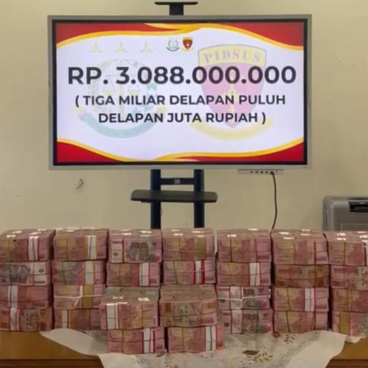tersangka korupsi bibit nanas kembalikan rp3088 miliar ke kejati sulsel penelusuran aset terus berjalan