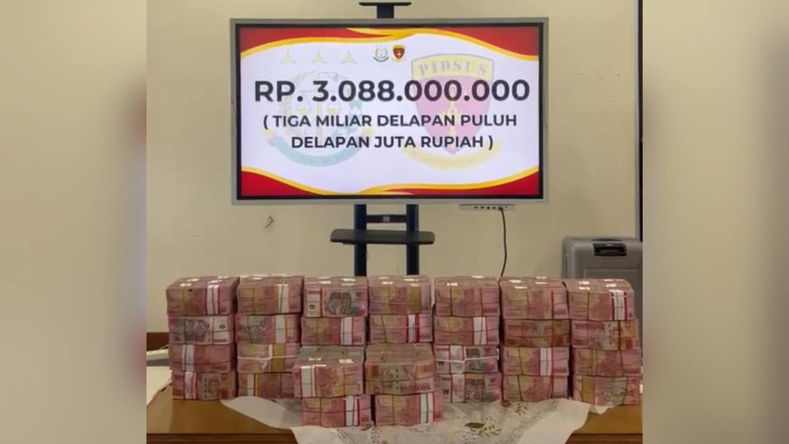 Tersangka Korupsi Bibit Nanas Kembalikan Rp3,088 Miliar ke Kejati Sulsel: 'Penelusuran Aset Terus Berjalan' tersangka korupsi bibit nanas kembalikan rp3088 miliar ke kejati sulsel penelusuran aset terus berjalan