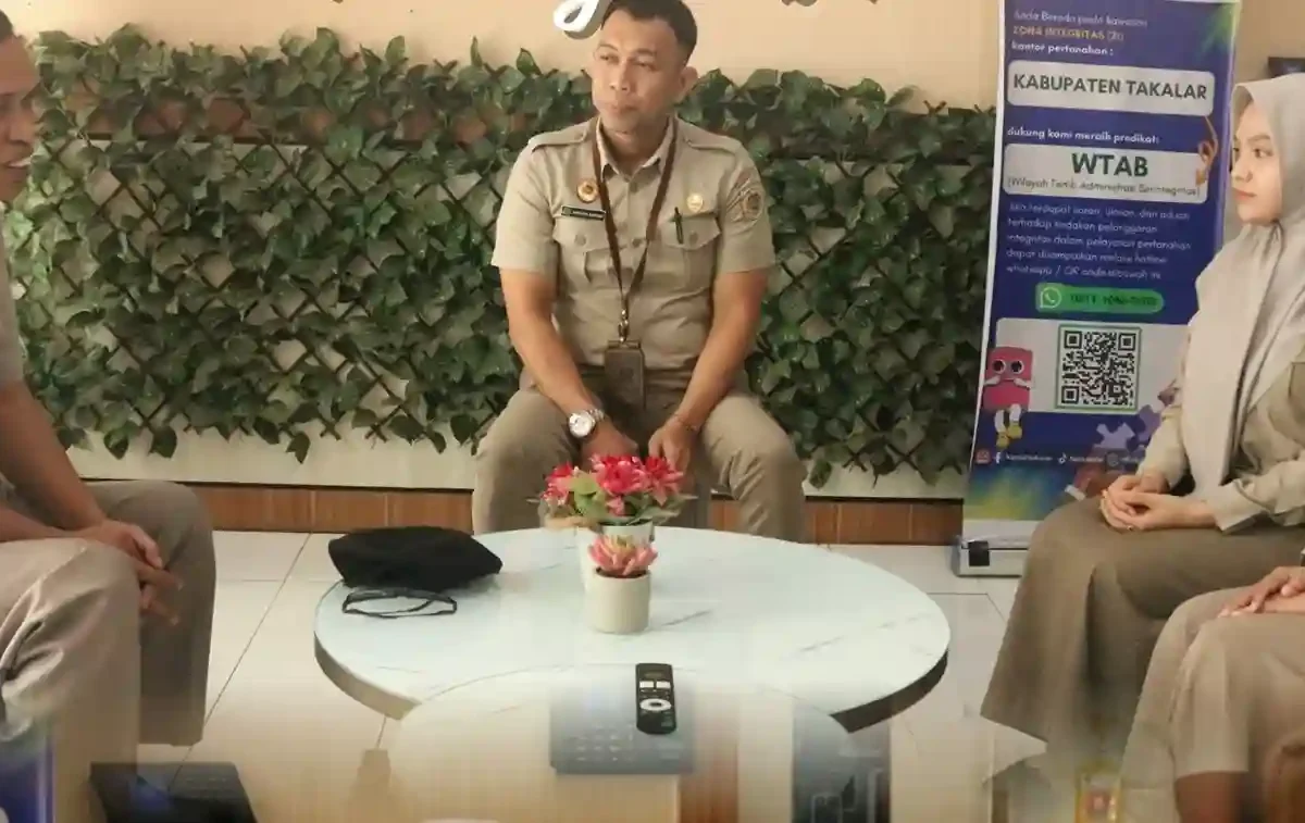 Briefing Petugas Loket Kantor Pertanahan Takalar Perkuat Layanan Cepat dan Transparan