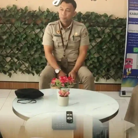Briefing Petugas Loket Kantor Pertanahan Takalar Perkuat Layanan Cepat dan Transparan