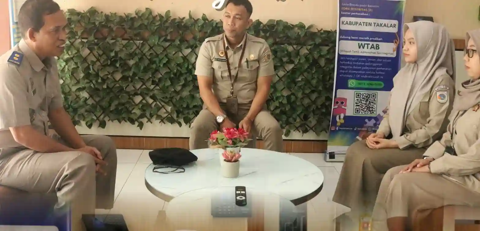 Briefing Petugas Loket Kantor Pertanahan Takalar Perkuat Layanan Cepat dan Transparan