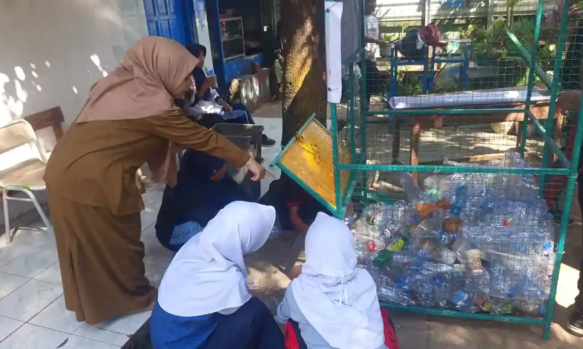 SMPN 49 Makassar Matangkan Persiapan Sekolah Adiwiyata Nasional