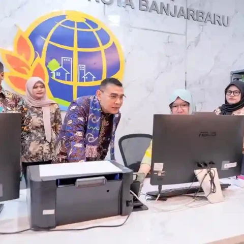 Wamen Ossy Tinjau PELATARAN Banjarbaru, Soroti Antrean Loket